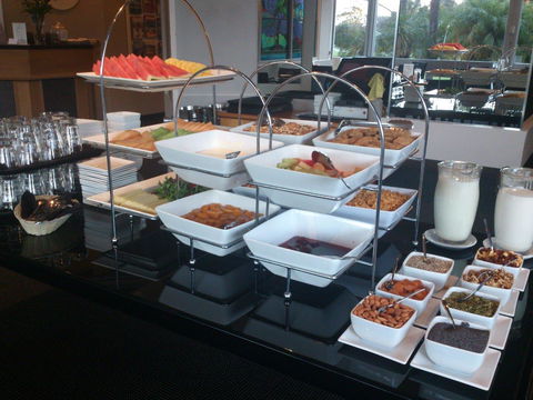 Sullivans Hotel - Brisbane 4u 1