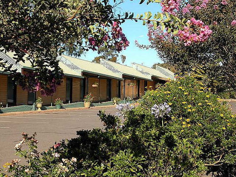Tarcutta Halfway Motor Inn/Horse Hotel - Tourism Brisbane 1