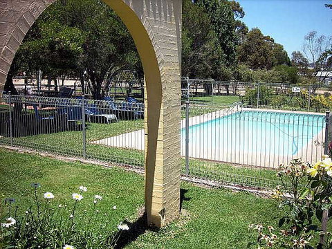 Tarcutta Halfway Motor Inn/Horse Hotel - Tourism Brisbane 2