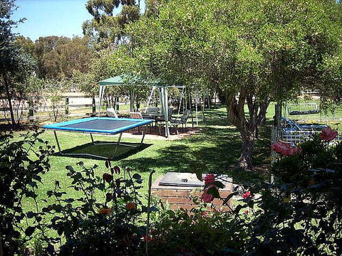 Tarcutta Halfway Motor Inn/Horse Hotel - Tourism Brisbane 4