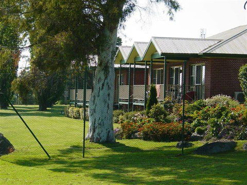 Tenterfield Golf Club And Fairways Lodge - Brisbane 4u 2