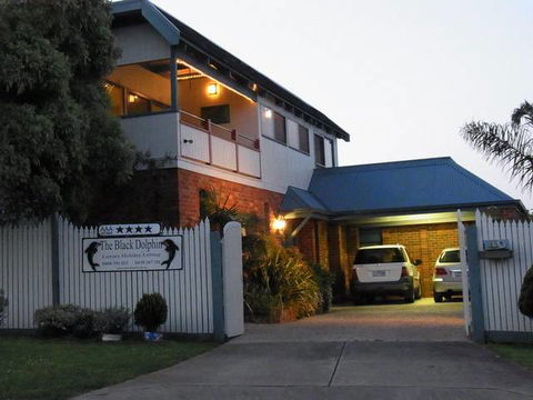 The Black Dolphin - Brisbane 4u 4