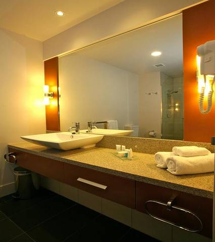 The Colmslie Hotel Suites & Conference Centre - Tourism Brisbane 1