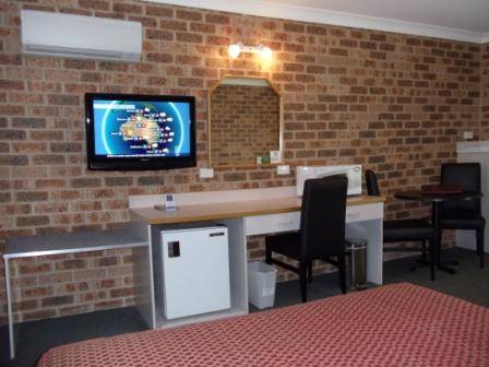 Town & Country Motor Inn Tamworth - Tourism Brisbane 3