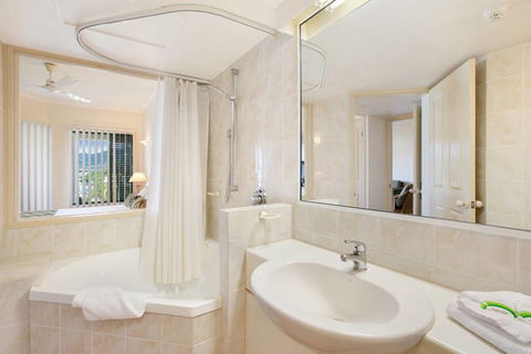 Tropic Towers Apartments - Brisbane 4u 12