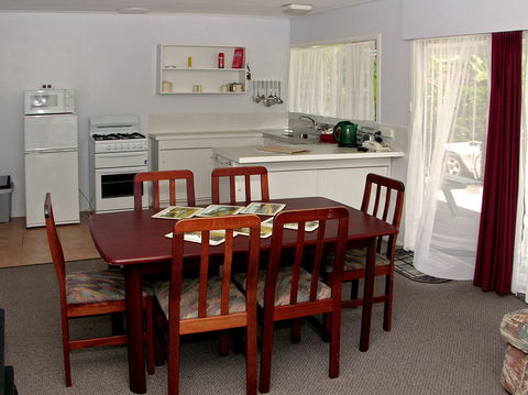 Tudor Apartments - Brisbane 4u 1