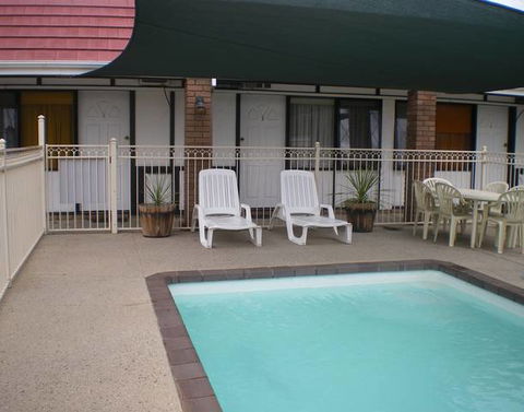 Tudor House Motel - Tourism Brisbane 1
