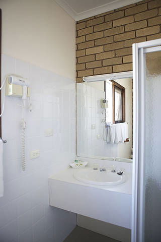 Tudor House Motel - Tourism Brisbane 2