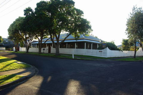 Whalers Cottage B & B - Tourism Brisbane 0