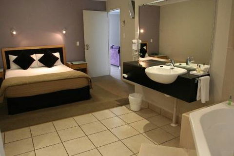 Windmill Motel And Reception Centre - Tourism Brisbane 0