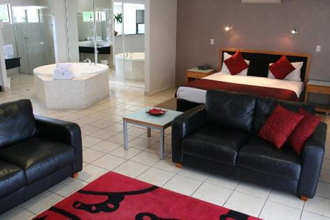 Windmill Motel And Reception Centre - Tourism Brisbane 3