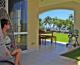 Absolute Beachfront Apartment - Brisbane 4u 0