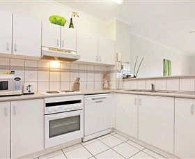 Absolute Beachfront Apartment - Brisbane 4u 5