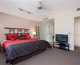 Absolute Waterfront Rainforest Apartment - Brisbane 4u 5