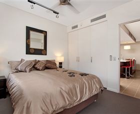 Absolute Waterfront Rainforest Apartment - Brisbane 4u 6
