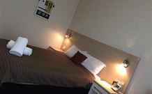 Hamilton's Townhouse Motel - Queanbeyan - Tourism Brisbane 1
