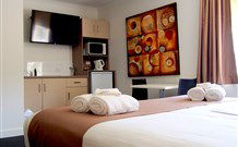 Hotel Gracelands - Parkes - Tourism Brisbane 1