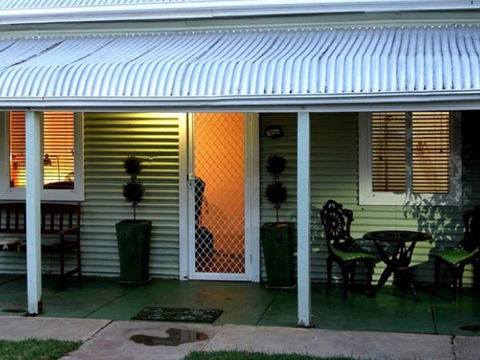 Unique Outback Cottages Hebbard Cottage - Brisbane Tourism 1