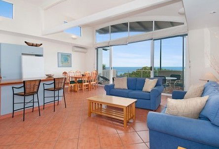 Aqua Promenade Beachfront Apartments - Brisbane 4u 2