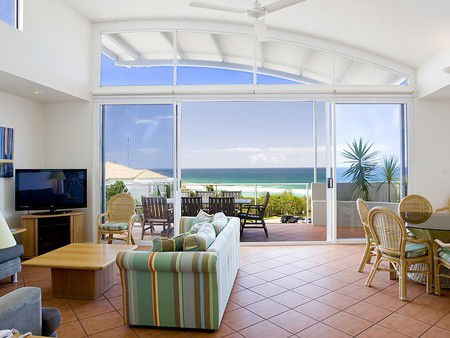 Aqua Promenade Beachfront Apartments - Brisbane 4u 4