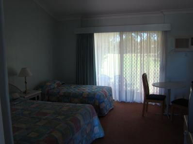 Airlie House Motor Inn - Tourism Brisbane 2