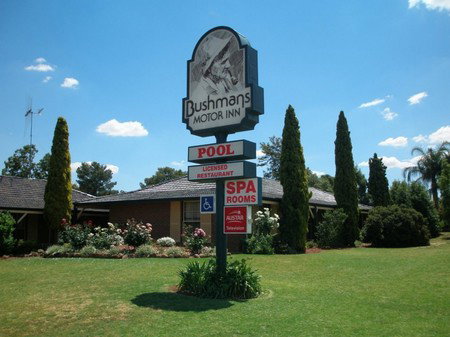 Bushmans Motor Inn - Tourism Brisbane 0