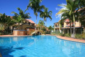 Beach Court Holiday Villas - Brisbane 4u 1