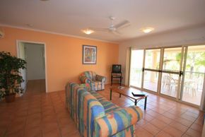Beach Court Holiday Villas - Brisbane 4u 2