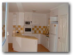 Beach Court Holiday Villas - Brisbane 4u 5