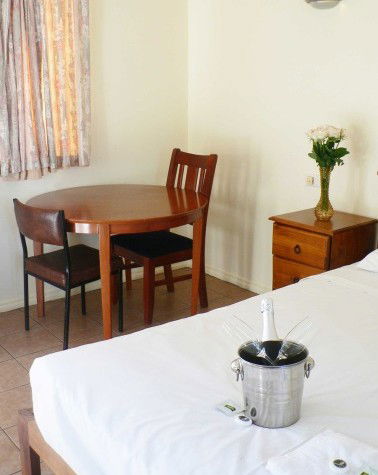 Stayinn Motel - Brisbane 4u 1