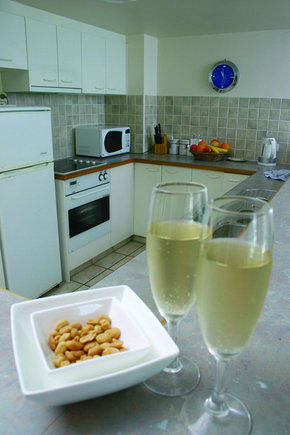 Emerald Sands Apartments - Tourism Brisbane 4