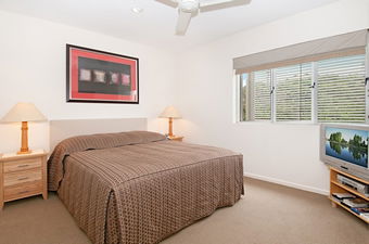 Aqua Promenade Beachfront Apartments - Brisbane 4u 6