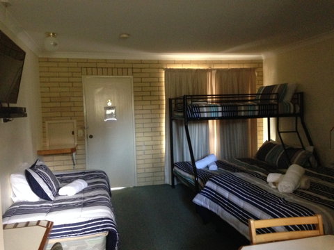 Country Rose Motel - Tourism Brisbane 4