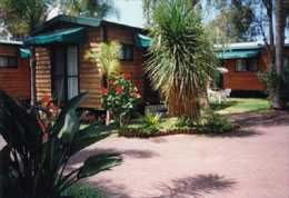Paradise Park Cabins - Tourism Brisbane 5