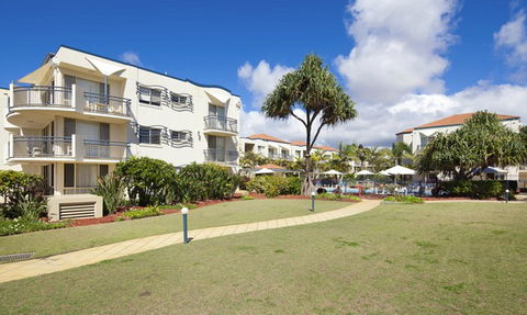 Golden Riviera Beach Resort - Tourism Brisbane 5