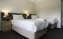 Wallarah Bay Motel - Tourism Brisbane 0