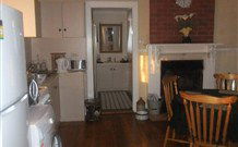 Lake View Farm House - Brisbane 4u 4