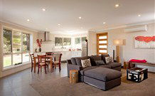 Amazing Country Escapes - Lakeview Luxury Cabins - Brisbane 4u 1