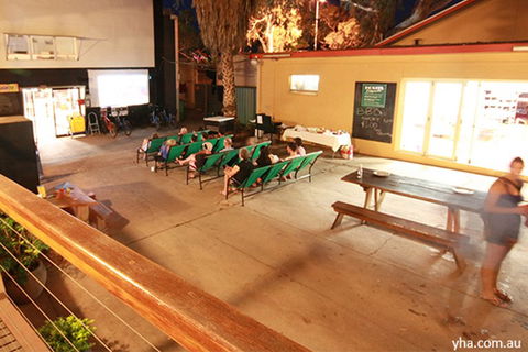 Alice Springs YHA - Brisbane 4u 0