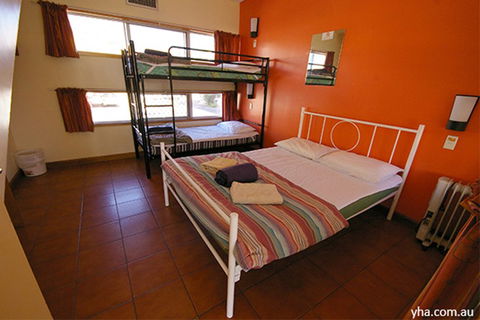 Alice Springs YHA - Brisbane 4u 1