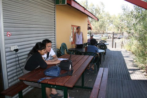 Alice Springs YHA - Brisbane 4u 4