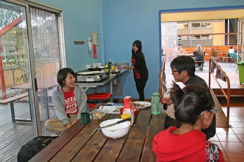 Alice Springs YHA - Brisbane 4u 2