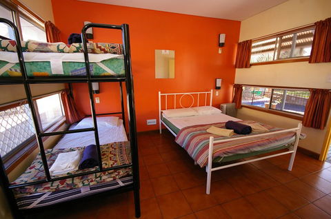 Alice Springs YHA - Brisbane 4u 7