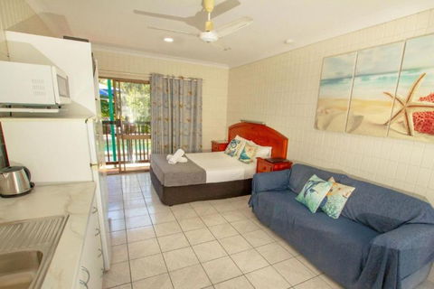 Tropical Palms Resort & 4WD Hire - Brisbane Tourism 0