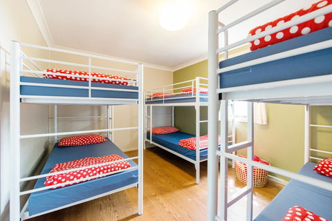 Mt Lofty YHA - Brisbane 4u 3