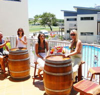 Emu's Beach Resort - Tourism Brisbane