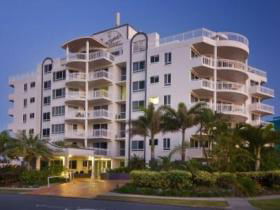 Beachside Resort - Tourism Brisbane 0