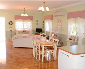 Milford Country Cottages - Brisbane 4u 3