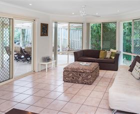 At Theme Park Central Holiday House - Brisbane 4u 3