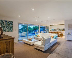 Malibu Shores At Vogue Holiday Homes - Tourism Brisbane 1